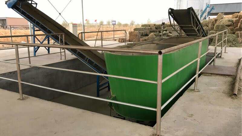 河南某公司購買固定式TMR攪拌機(jī) 河南某公司購買固定式TMR攪拌機(jī)