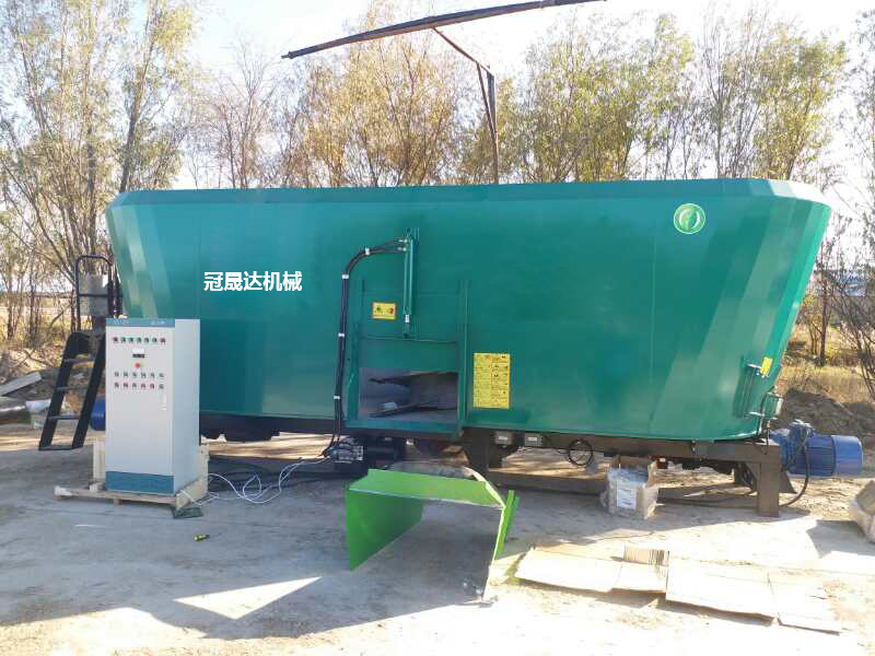 河南某公司購買固定式TMR攪拌機(jī) 河南某公司購買固定式TMR攪拌機(jī)